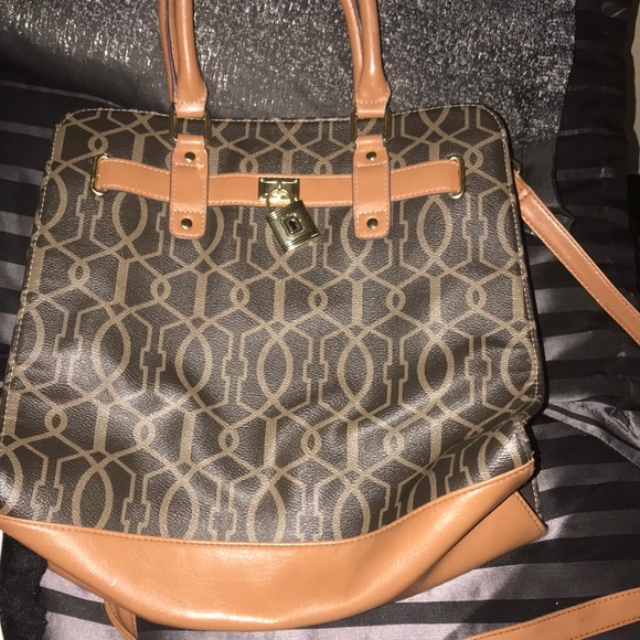 Purses - Picture 3 of 16